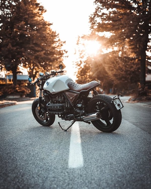 Comment adapter sa moto pour une conduite ergonomique en cas de problèmes de dos ?